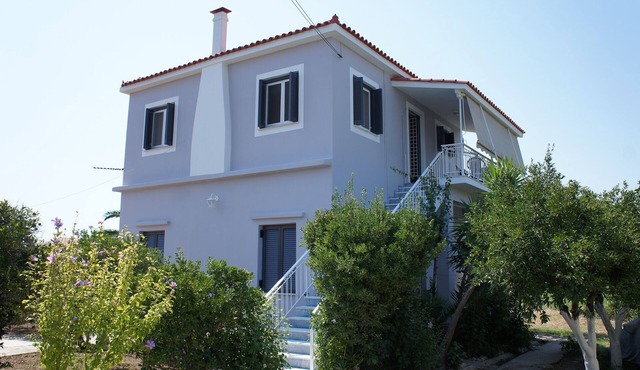 Magdalini House - Enjoy your holiday in an independent house, not just in a room