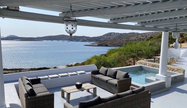 Magnificent "villa M" in Lipsi. 7 bedrooms and an exceptional view for your vacations.