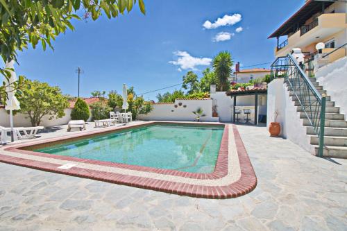 Maisonette with Sea View & Pool