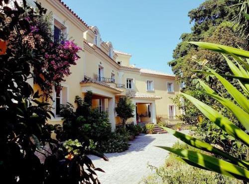 Mansion like house close to beach and Corfu town