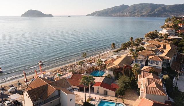 Manthos Beachfront Apartments, by ZanteWize