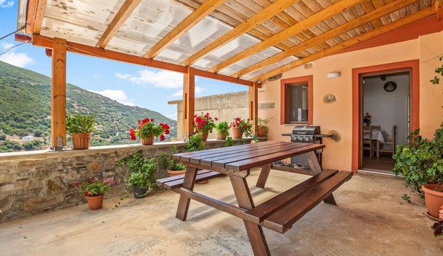 Maria's House with View in Kambos