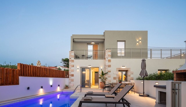 Marvelous new luxury villa with heated pool!