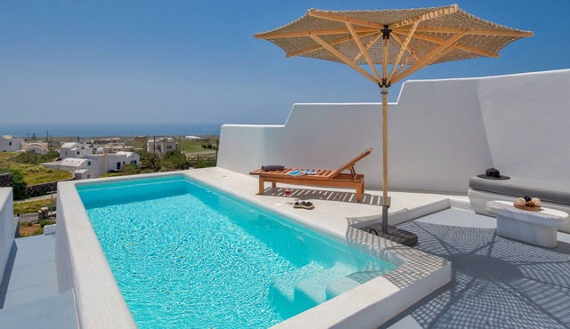 Megalochori 1-Bed Villa, Sleeps 3, Pool & Parking