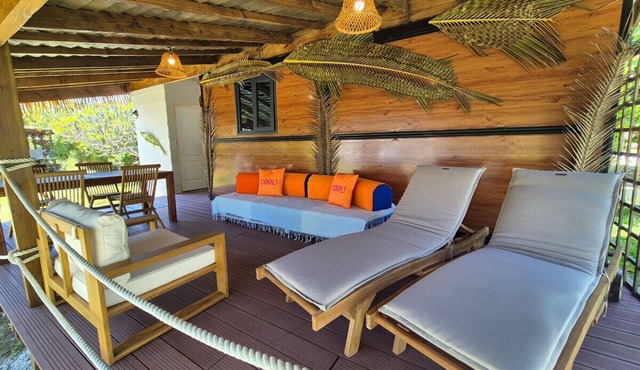 Moana Breeze Eco Lodge
