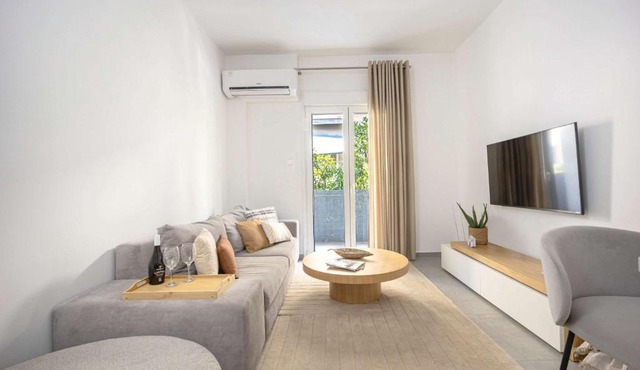 Modern 1BR in Koukaki l Balcony & Desk