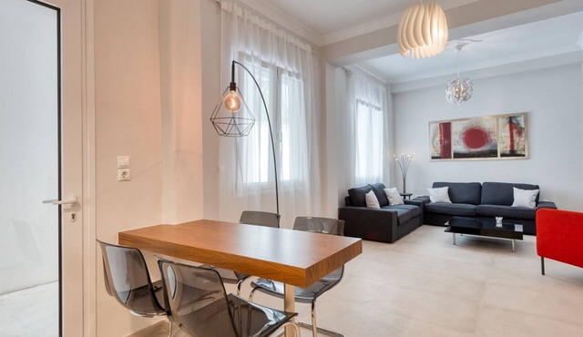Modern 2-bedroom apt, 200m from the Acropolis