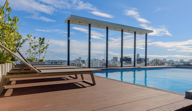 Modern and Sophisticated Apartment in Luxury Tower