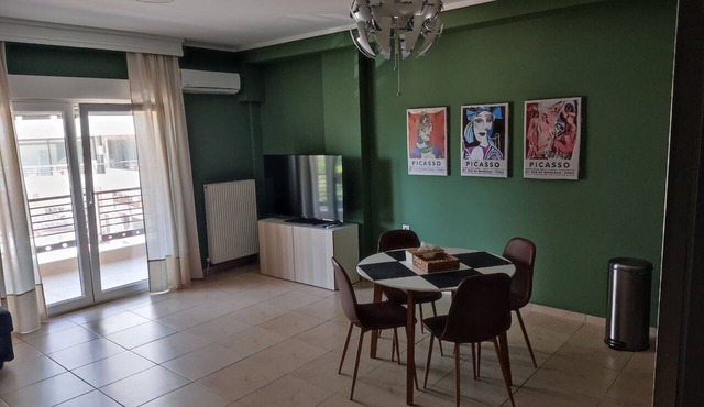 Modern Apt 1 + Parking (Pay), 100m from Metro