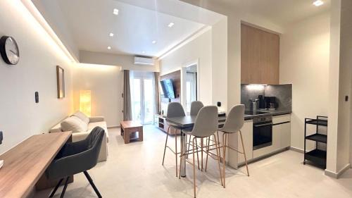 Modern Bright 1BR next to Pasalimani & Marina Zeas