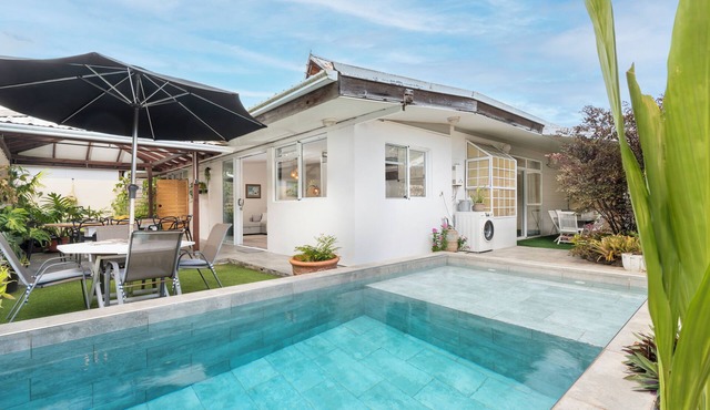 Modern Guesthouse with Private Pool Close to Beaches, Shops & Restaurants