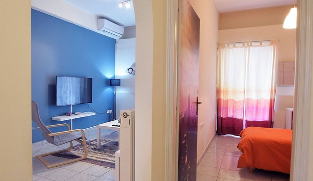 Modern Metro Apartment – 20m from Egaleo Metro | 2BR | Sleeps 4