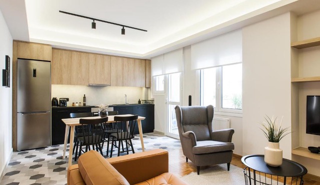 Modern Minimalist 3BD Apartment in Hilton District by UPSTREET