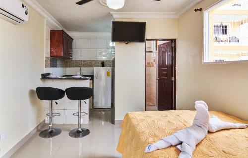 Modern Studio Near Airport Fast WiFi Generator