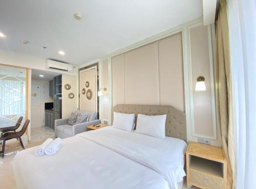 Modern Studio Room with Jacuzzi at Art Deco Apartment By Travelio