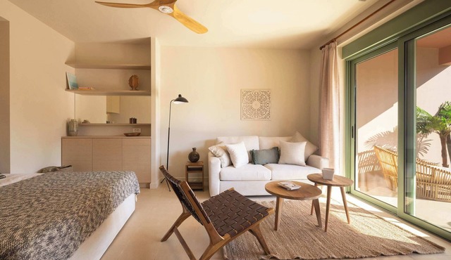 Modern Studio, with patio & pool - Close to Sea