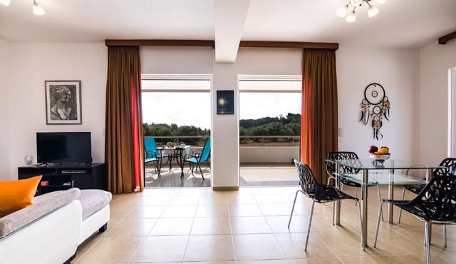 Modern Villa Broumas - A Spacious Haven