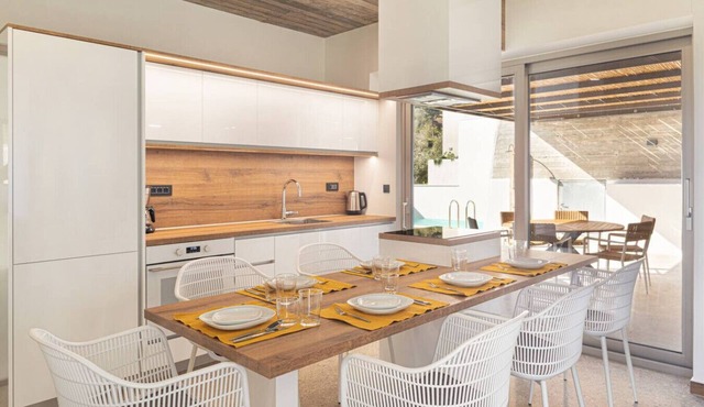Modern Villa w/Private Pool 4km from Plakias Beach