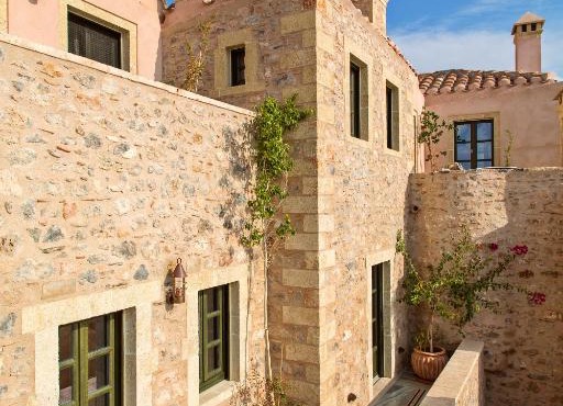 Moni Emvasis Luxury Suites