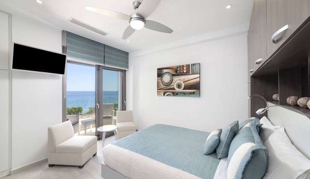 Moonlight villa condo at water's edge