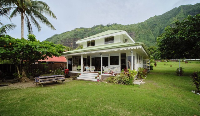 Moorea, Opunohu Bay Villa by the sea