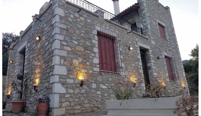 Mountain Tower House close to Sparta, Mystras and Mani! Pet friendly