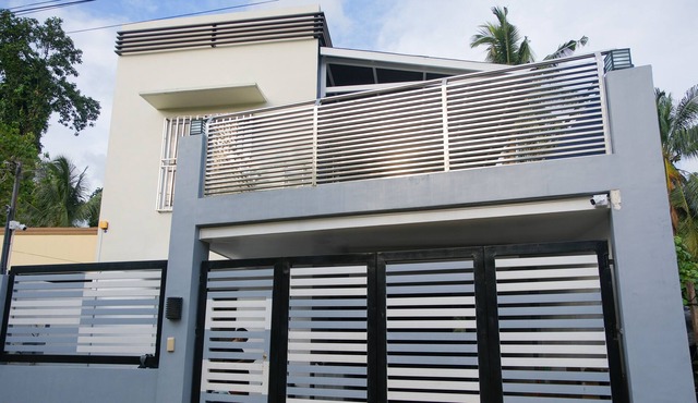 Multi-level House with a Pool, Near Airport