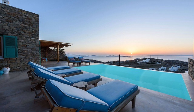 My Rental Homes - Villa Joy with sea view, pool equipped with sunbeds and patio