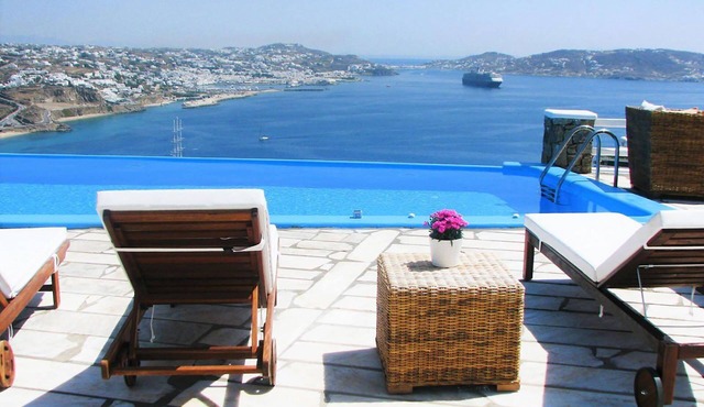 My Rental Homes - Casa le Rose shared pool sea view
