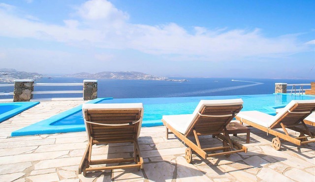 My Rental Homes - Rose Studio Two with shared pool and sea view