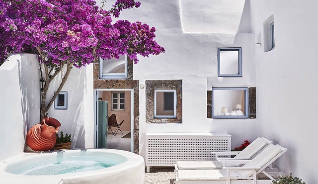 My Rental Homes - Villa Ivi with outdoor heated Jacuzzi and private courtyard.