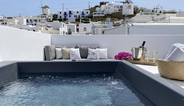 Mykonos 22, Superb Town Penthouse with Jacuzzi Spa