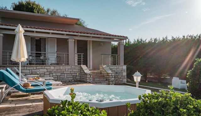 Neptune Sea House - Beachfront