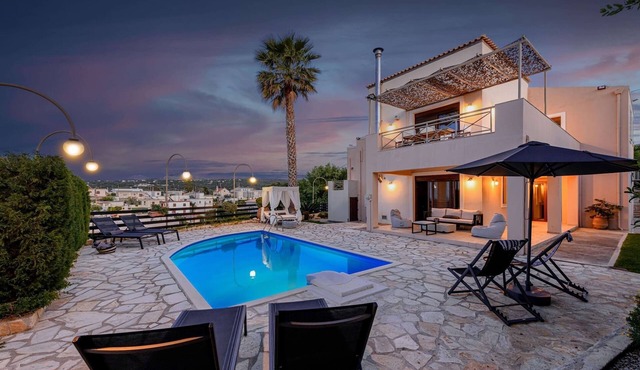 New beautiful artistic villa! 1km to the beach!