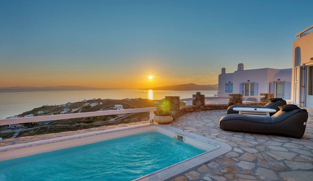 NEW BOUTIQUE VILLA AQUATA 2 BR Private Pool with hydromassage