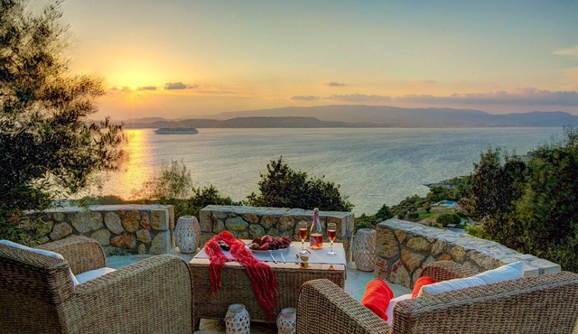 *NEW FOR 2016* Exclusive and private villa with pool