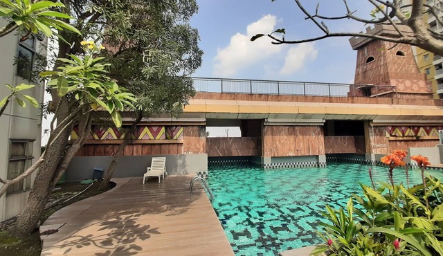 Nice And Comfort Studio At Great Western Resort Apartment