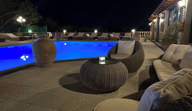Nikos Apartments