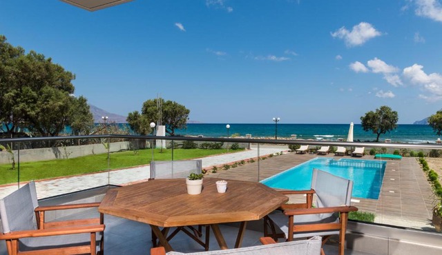 Niovi Seaside Suites