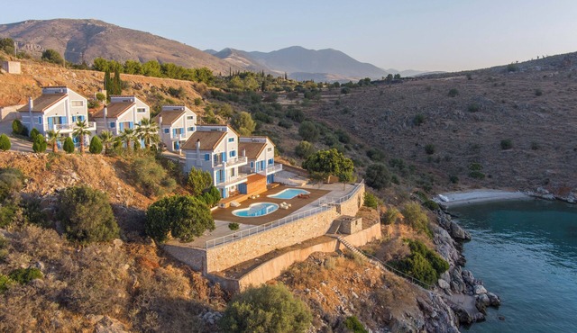 Nisaia is a villa with a small garden with barbeque next to the sea.