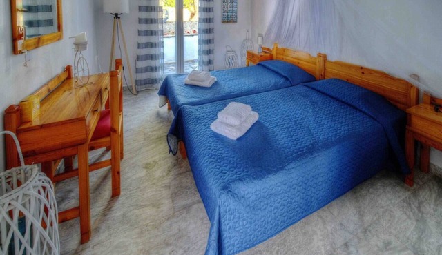 No:1 Self Catering family apartment short walk to Agathopes, Komito and Fetouri