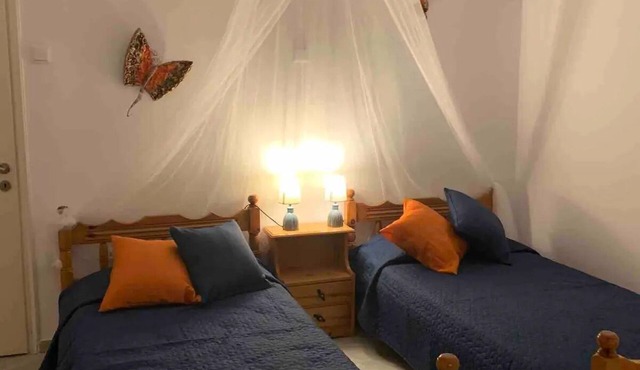 No:2 Self Catering family apartment short walk to Agathopes, Komito and Fetouri