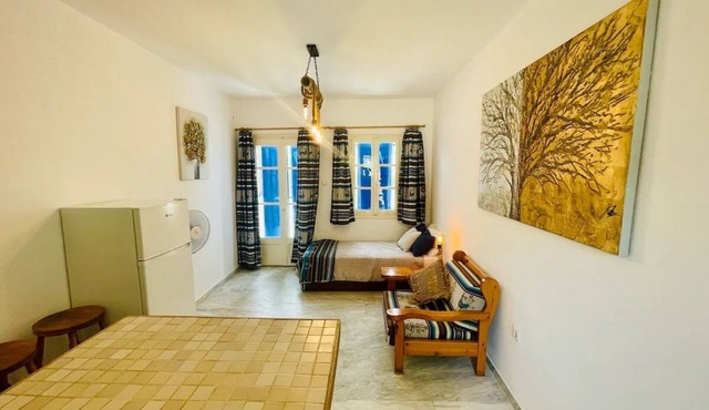 No:3 Self Catering family apartment short walk to Agathopes, Komito and Fetouri