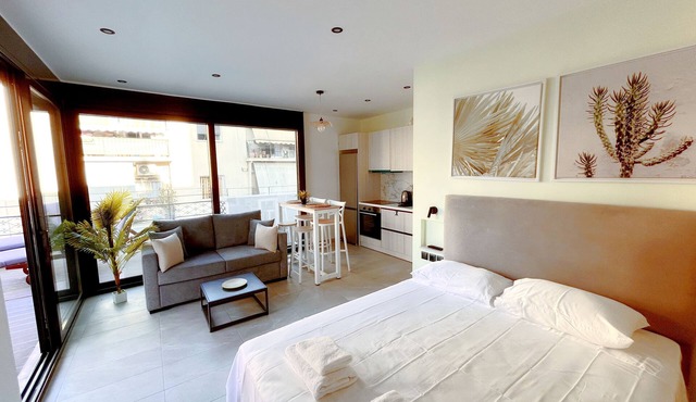 No 7 - Theo Rooftop Loft with City View