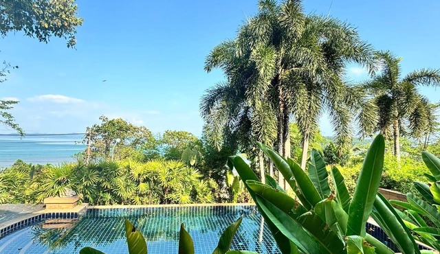 Ocean Front Villa with Stunning views and own private beach,relax, BBQ
