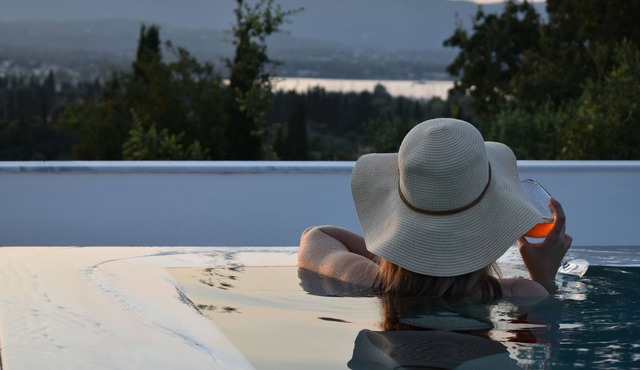 Olgas Luxury Villa, Pool & View