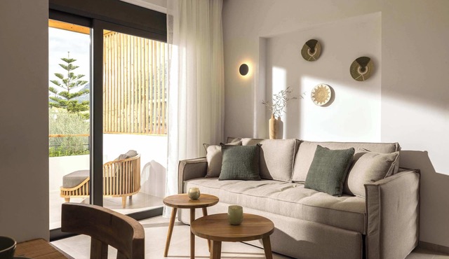 Olive & Tulip Suites – Modern First-Floor Apartment with Sea View