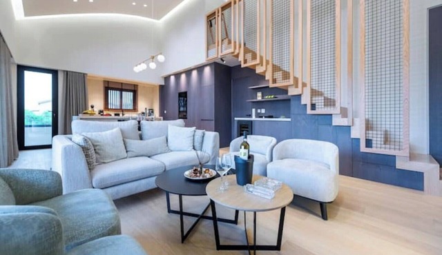 Opulent Penthouse 1 at the heart of Varkiza