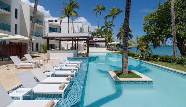 Outstanding 1 Bedroom Apartment Pool View B