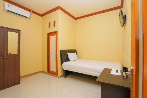 OYO Life 2619 Kost Keluarga Cemara